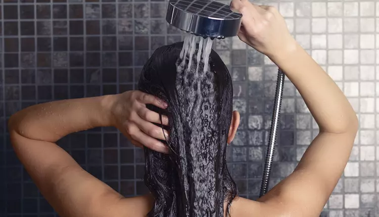 روش های جلوگیری از چرب شدن مو